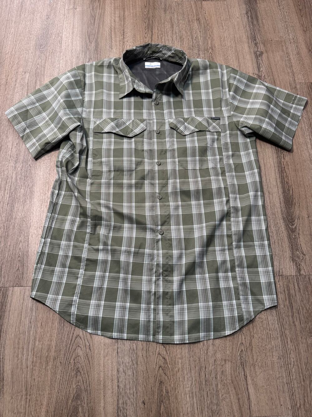 Columbia Men's Green & Blue Plaid Short-Sleeve Button-Up Shirt